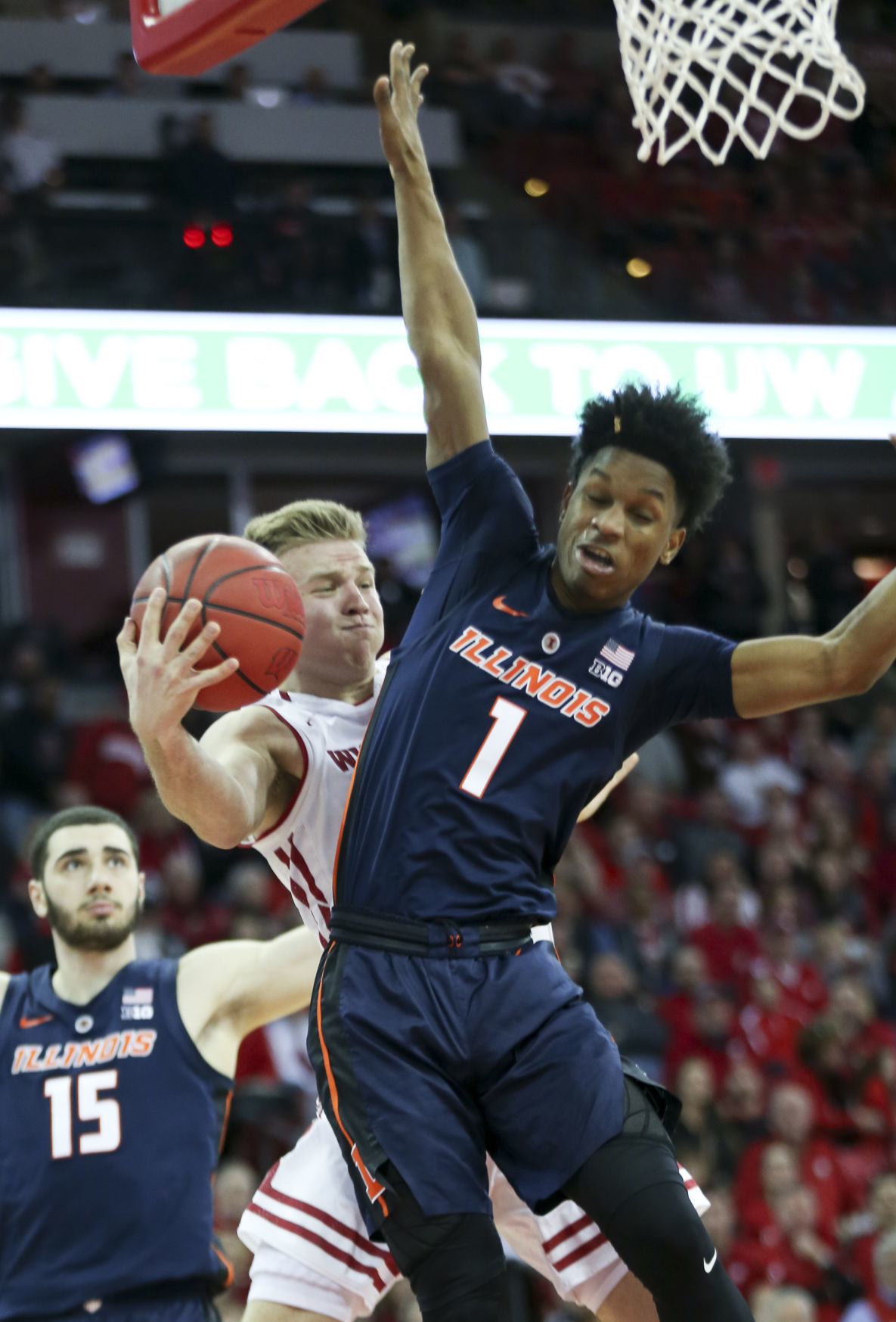 Badgers 64, Fighting Illini 58